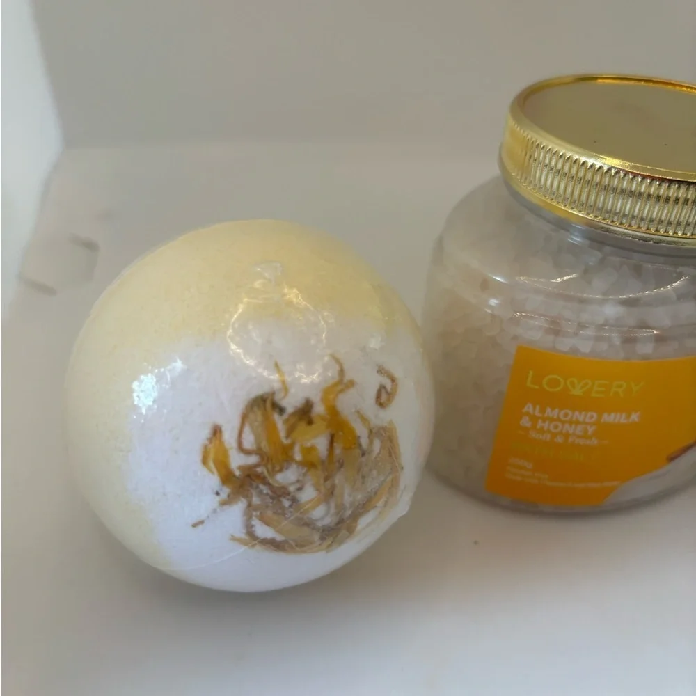 Love Almond Milk & Honey Bath Salt with bombs
